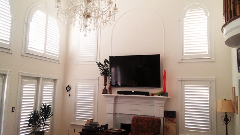 Virginia Beach great room with wall-mounted television and arc windows.